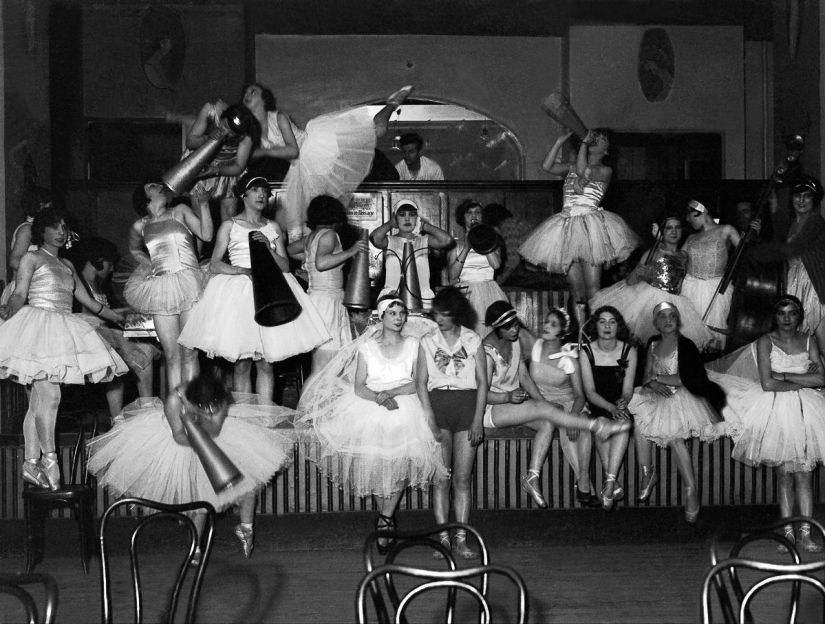 La historia milenaria de los principales del mundo del cabaret "Moulin Rouge" en las fotos La historia milenaria de los principales del mundo del cabaret "Moulin Rouge" en las fotos