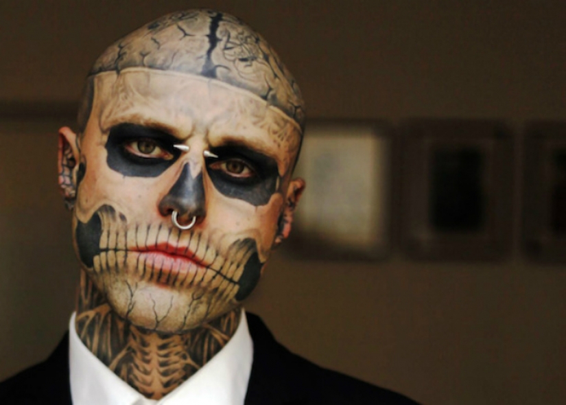 La madre no se le reconoce: el más loco tatuajes faciales