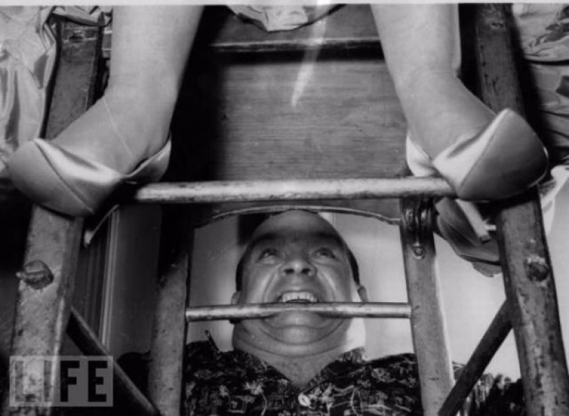 La muerte desafiando acrobacias locas en retrofuture La muerte desafiando acrobacias locas en retrofuture