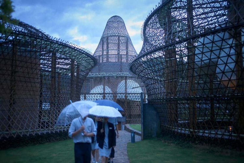 La respuesta China a ladrillo: en China, el bambú ha construido una mini-ciudad