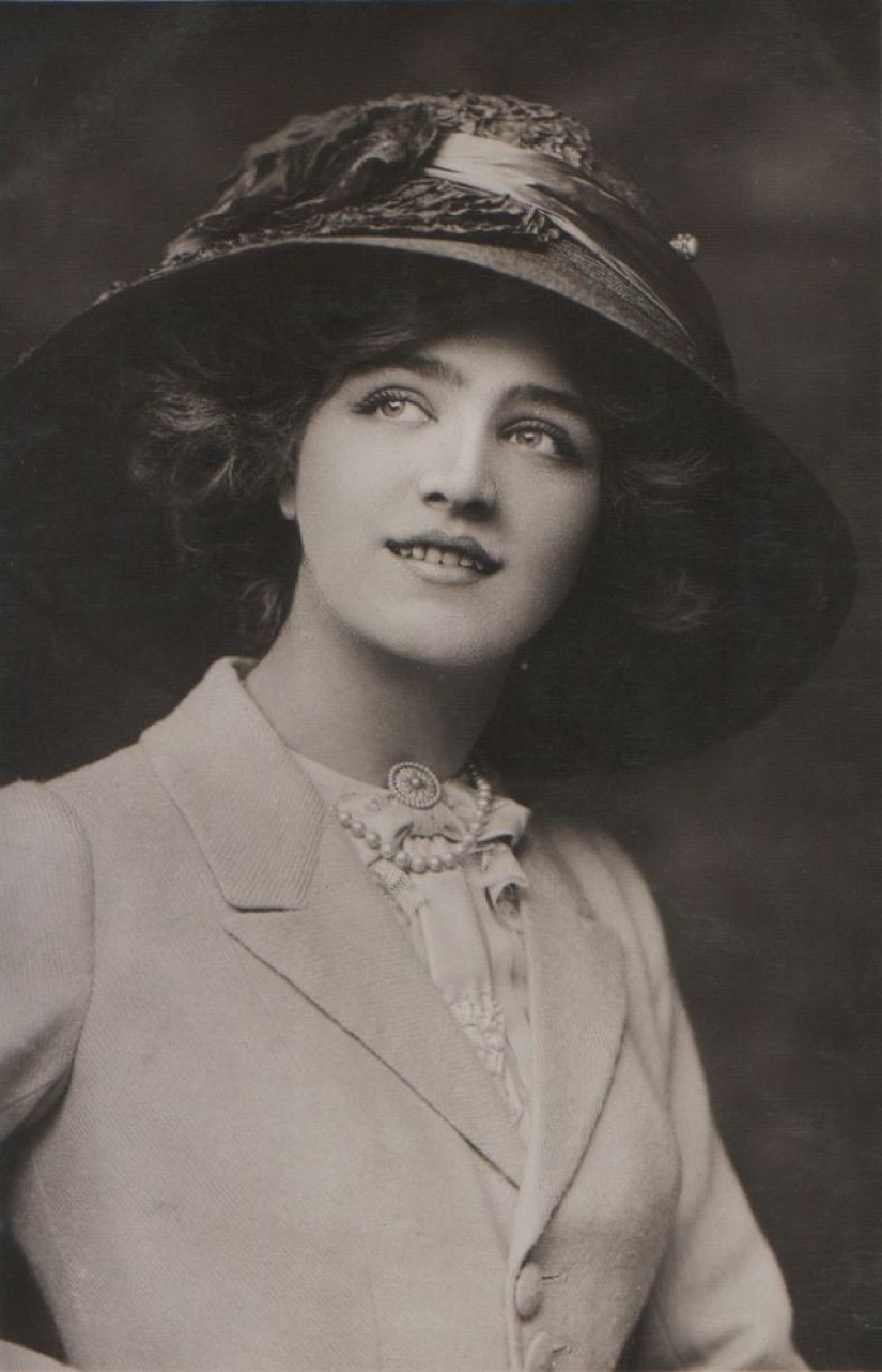 La vida como flash: como fue el destino de los más fotografiados de las niñas de principios del siglo XX