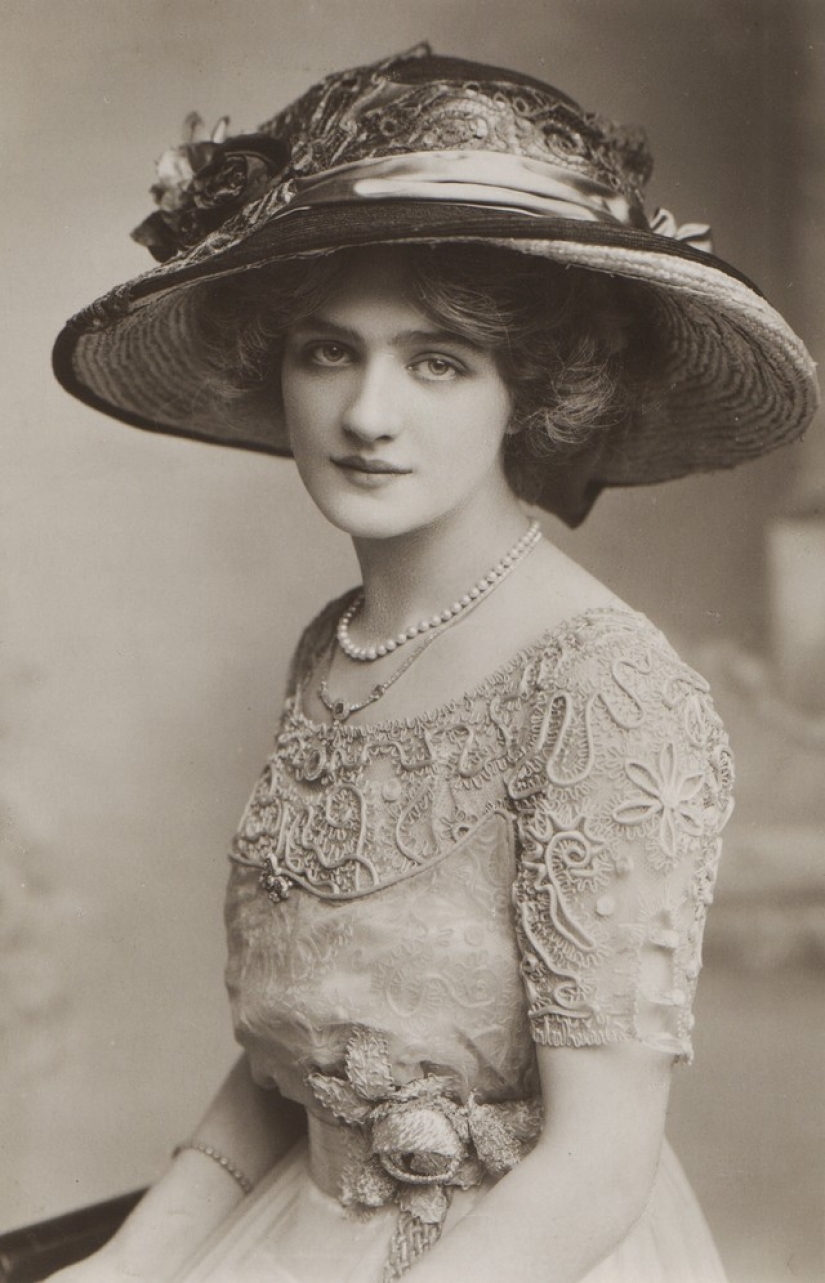 La vida como flash: como fue el destino de los más fotografiados de las niñas de principios del siglo XX