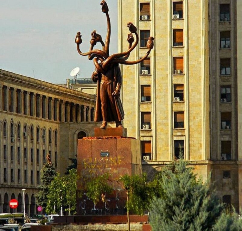 Las caras de decommunization: Darth Lenin, "el pimiento" y... la Hidra de la revolución