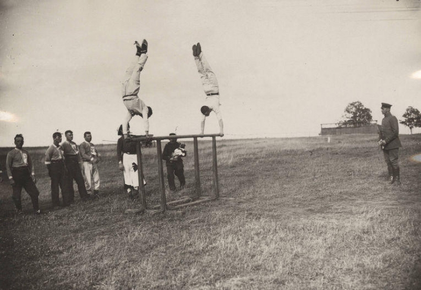 Las palomas y las máscaras: el otro lado de la Primer mundo Las palomas y las máscaras: el otro lado de la Primer mundo