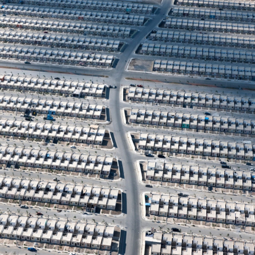 LEGO realidad: un proyecto fotográfico sobre la estética de las casas en las que viven y sufren los Mexicanos LEGO realidad: un proyecto fotográfico sobre la estética de las casas en las que viven y sufren los Mexicanos