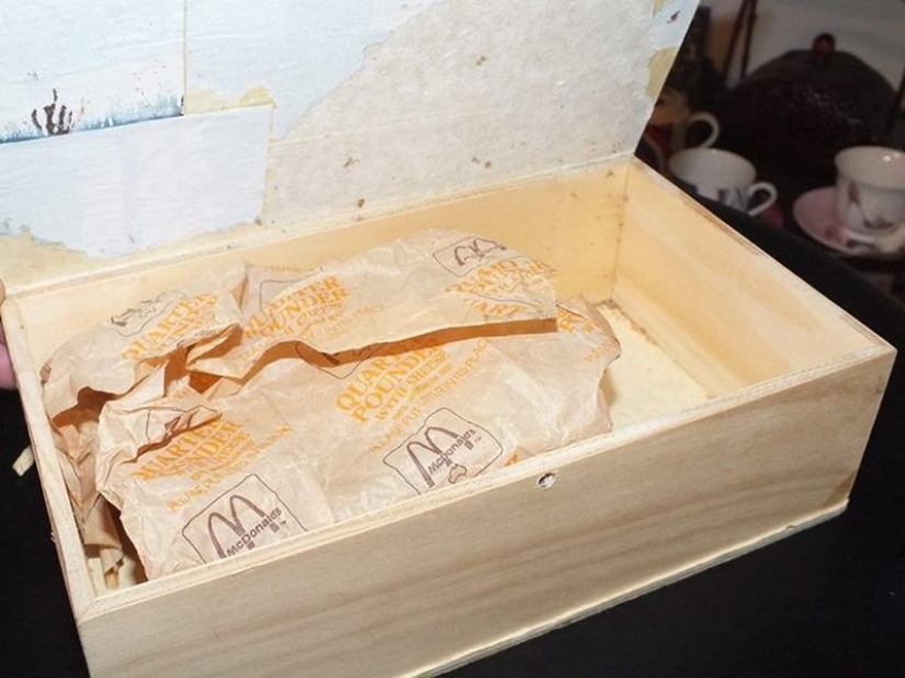 Lo que una chica: la hamburguesa con queso, que cumplió 20 años de edad Lo que una chica: la hamburguesa con queso, que cumplió 20 años de edad