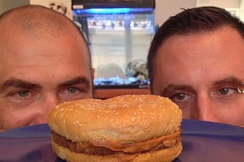 Lo que una chica: la hamburguesa con queso, que cumplió 20 años de edad Lo que una chica: la hamburguesa con queso, que cumplió 20 años de edad