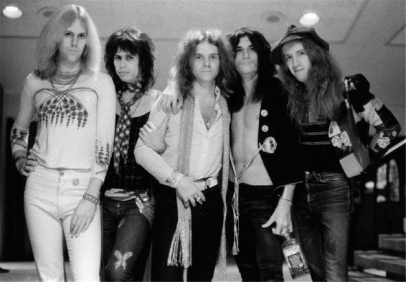 Looked like an iconic rock band in the beginning