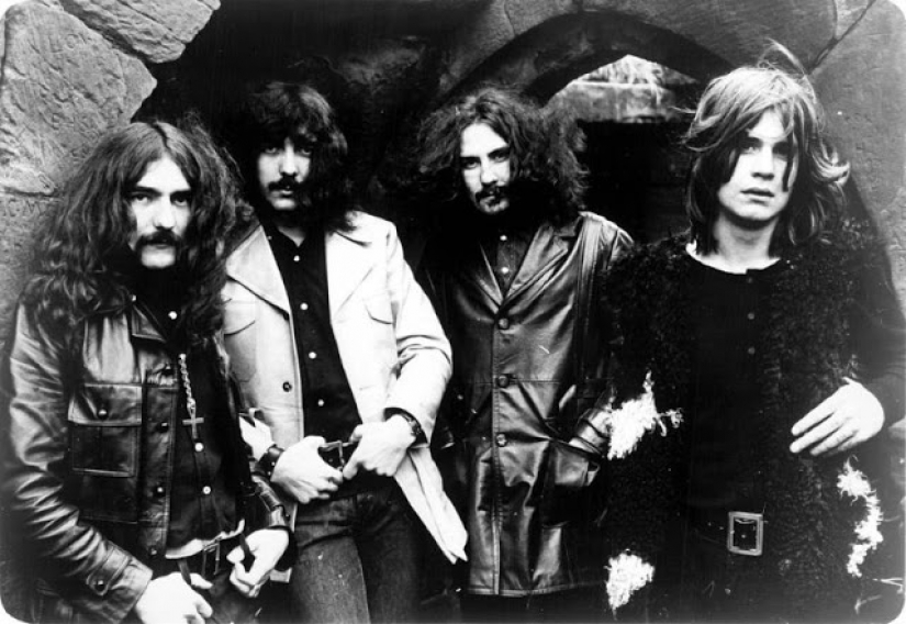 Looked like an iconic rock band in the beginning