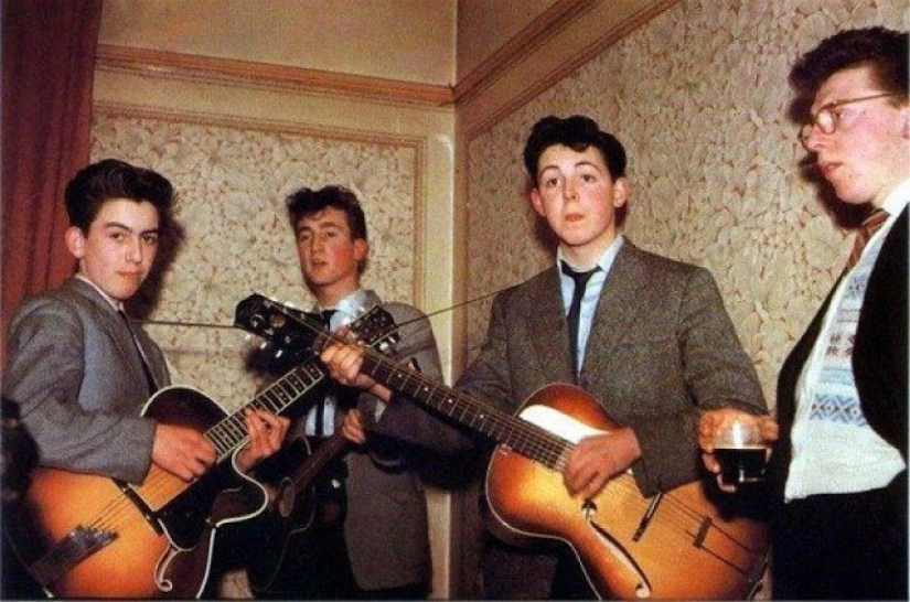Looked like an iconic rock band in the beginning