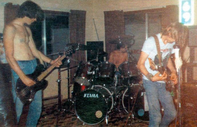 Looked like an iconic rock band in the beginning