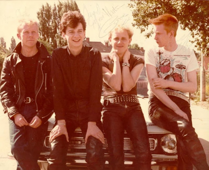Looked like an iconic rock band in the beginning