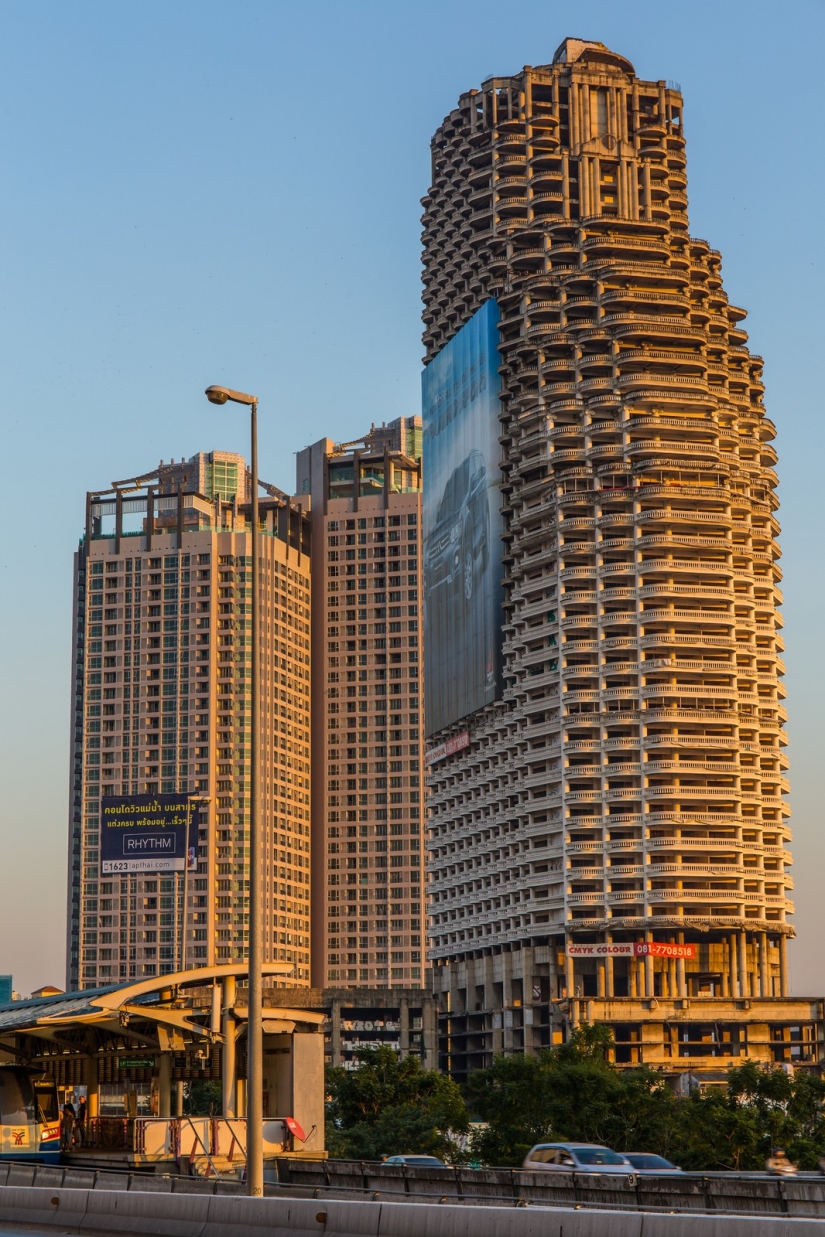 Looks like the biggest abandoned skyscraper in the world Looks like the biggest abandoned skyscraper in the world