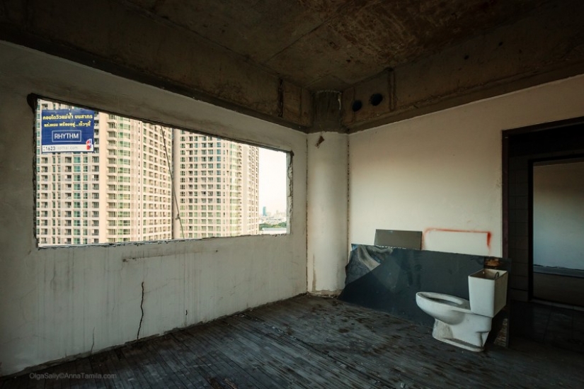 Looks like the biggest abandoned skyscraper in the world Looks like the biggest abandoned skyscraper in the world