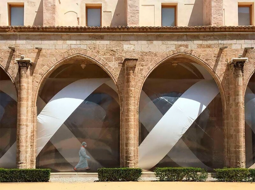 Los Alemanes inventaron un casco para el distanciamiento social