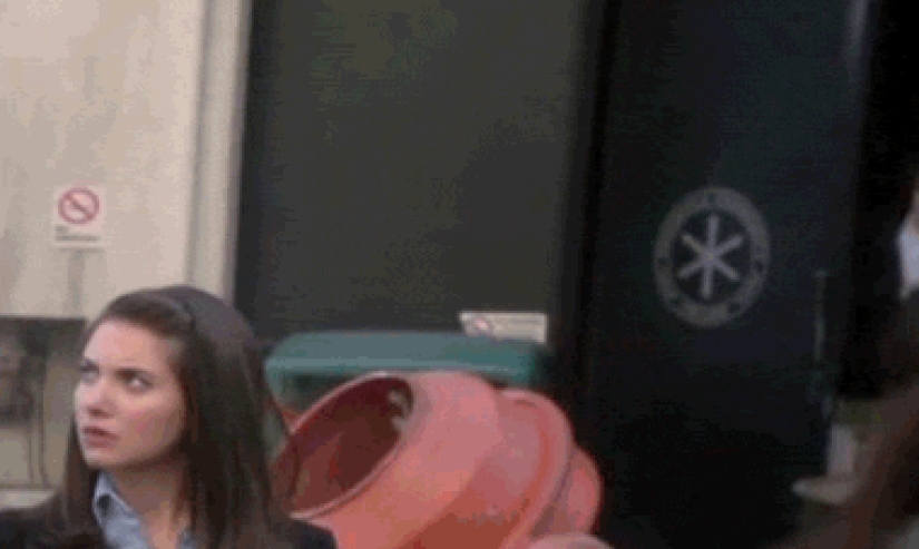 Los bloopers de fondo: los extras que se atornillan