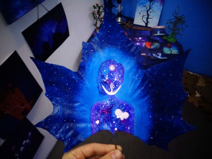 Los mundos de fantasía en un seco de la hoja de arce Los mundos de fantasía en un seco de la hoja de arce