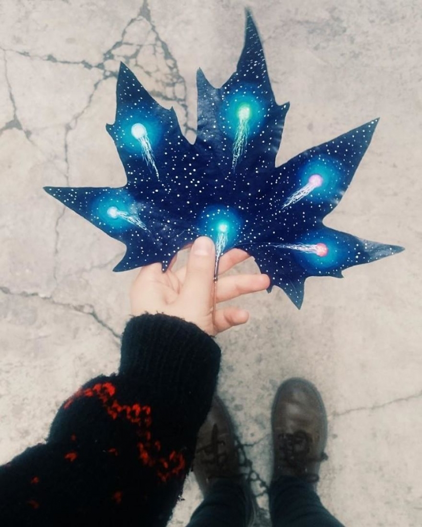 Los mundos de fantasía en un seco de la hoja de arce Los mundos de fantasía en un seco de la hoja de arce