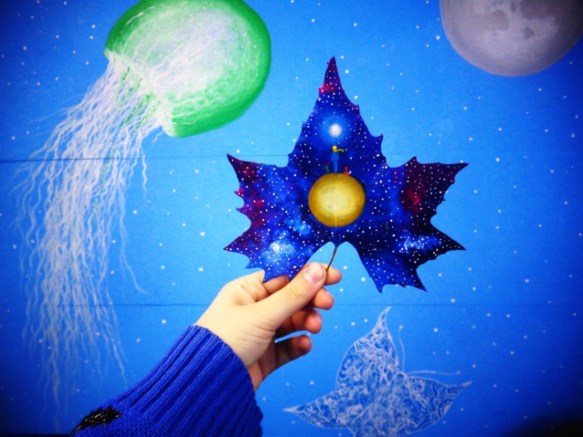 Los mundos de fantasía en un seco de la hoja de arce Los mundos de fantasía en un seco de la hoja de arce