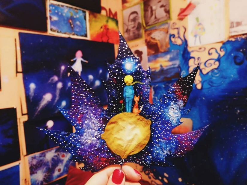 Los mundos de fantasía en un seco de la hoja de arce Los mundos de fantasía en un seco de la hoja de arce