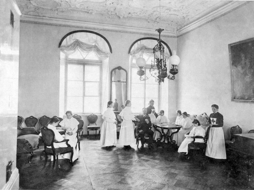 Los uniformes escolares en Rusia: de los decretos Imperiales a la anarquía Los uniformes escolares en Rusia: de los decretos Imperiales a la anarquía