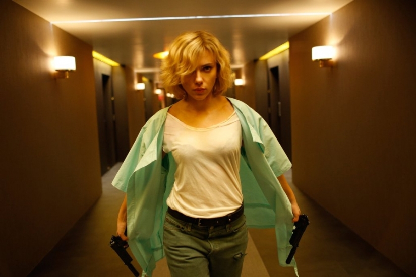 "Lucy": 7 curious facts about the role of the sexy Scarlett Johansson
