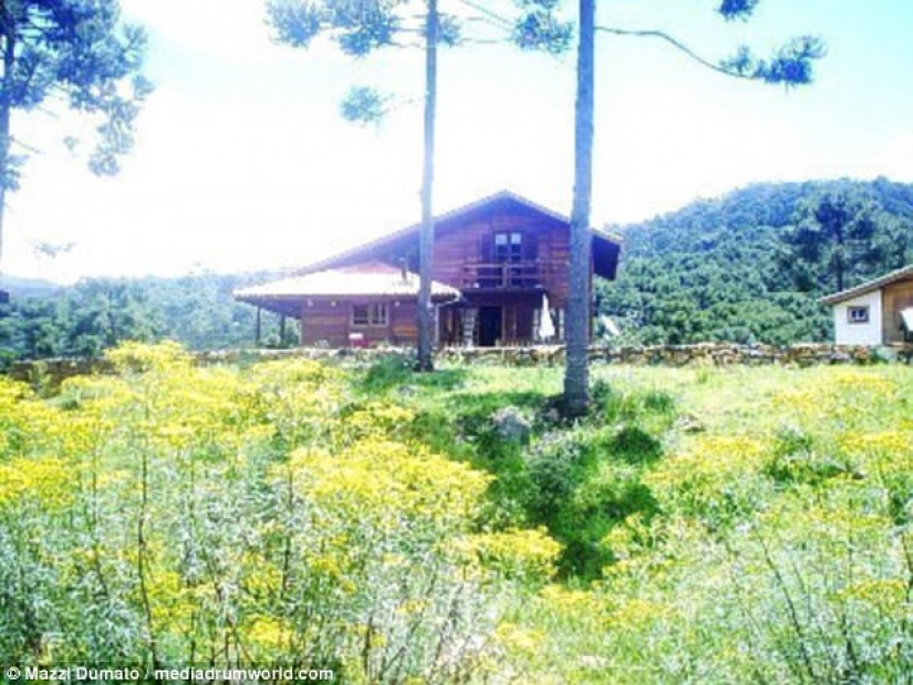 Matstsi Dumato es un ex millonario playboy, que dio su fortuna para ayudar a los demás Matstsi Dumato es un ex millonario playboy, que dio su fortuna para ayudar a los demás