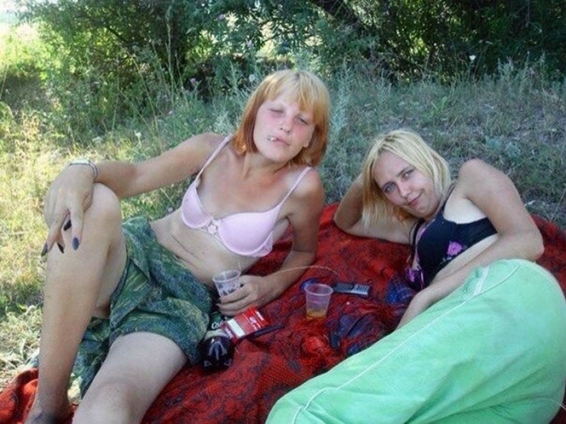 Me tumbo en la playa: terriblemente hermoso turistas, que se puede encontrar en cualquier playa Me tumbo en la playa: terriblemente hermoso turistas, que se puede encontrar en cualquier playa