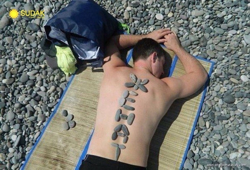 Me tumbo en la playa: terriblemente hermoso turistas, que se puede encontrar en cualquier playa Me tumbo en la playa: terriblemente hermoso turistas, que se puede encontrar en cualquier playa