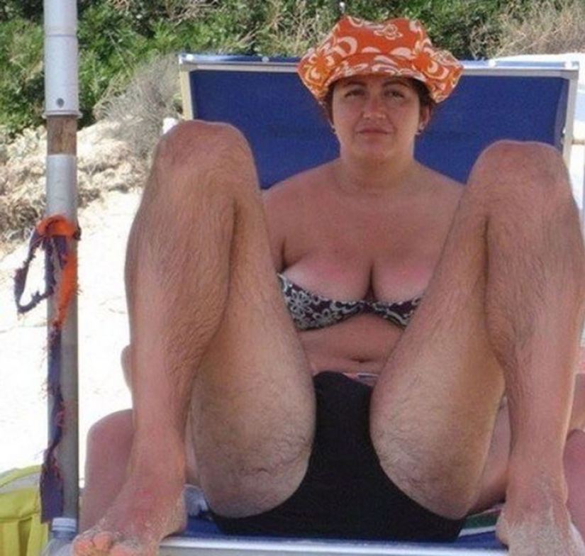 Me tumbo en la playa: terriblemente hermoso turistas, que se puede encontrar en cualquier playa Me tumbo en la playa: terriblemente hermoso turistas, que se puede encontrar en cualquier playa