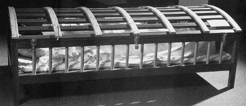 Medical instruments of the past — instruments of torture or lifeline