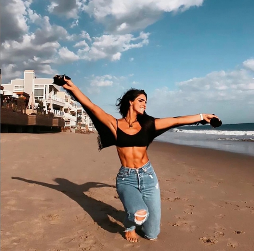 Mexican actress with a stunning figure revealed the secrets of ideal body