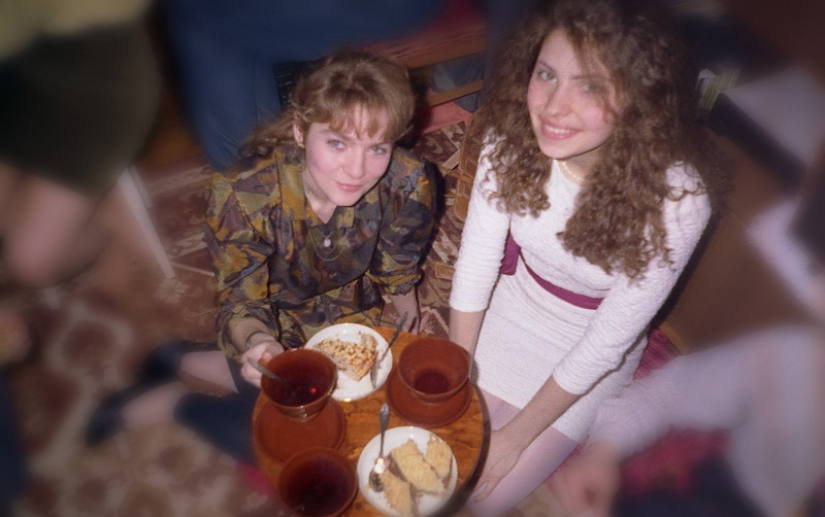 Mi amigo cayó en el amor con el "Huésped desde el futuro" Mi amigo cayó en el amor con el "Huésped desde el futuro"