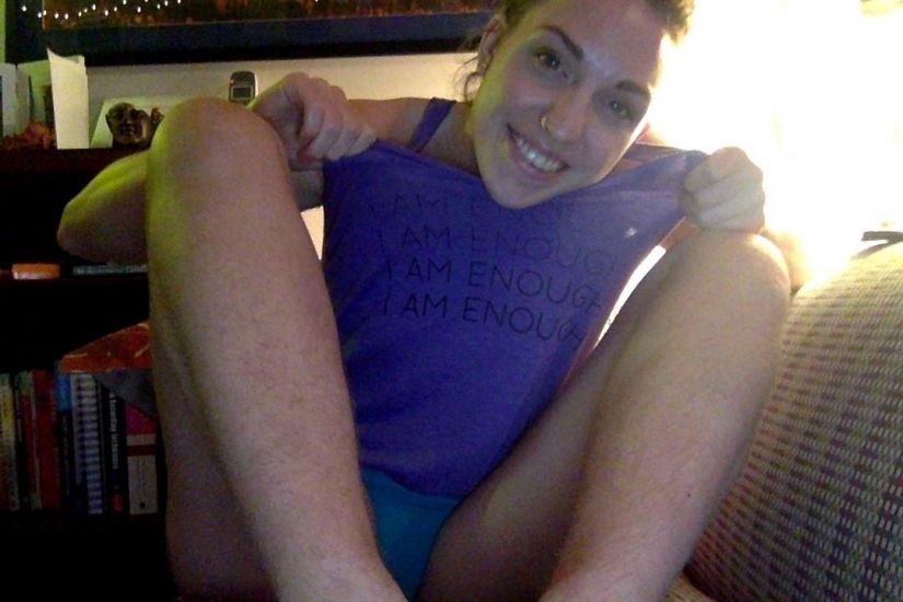 Miles de mujeres dejaron de afeitar sus piernas y entró en "el Club de peludas piernas de mujer" Miles de mujeres dejaron de afeitar sus piernas y entró en "el Club de peludas piernas de mujer"