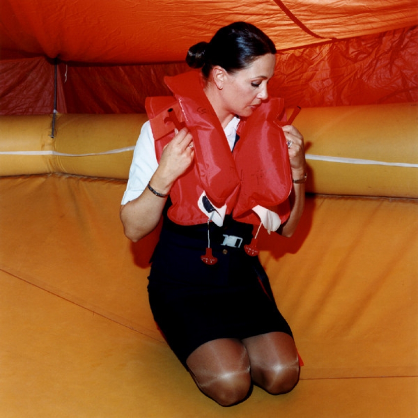 Mira como el trabajo diario de los asistentes de vuelo