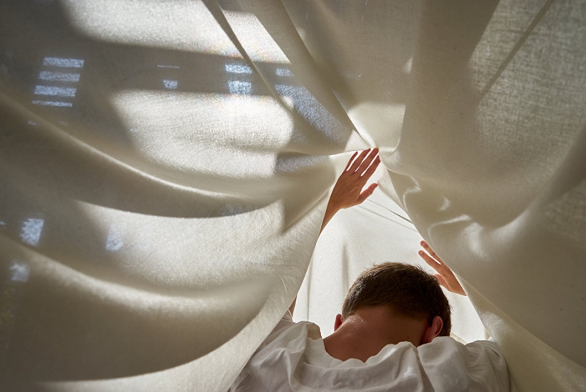 Miracles, the destruction of myths and the death of crops on the images of famous photographers