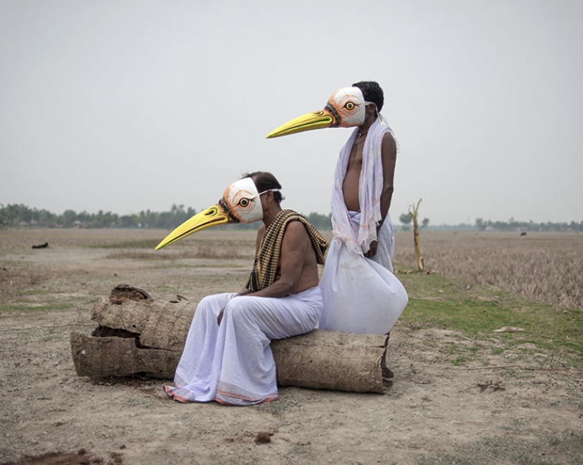 Miracles, the destruction of myths and the death of crops on the images of famous photographers