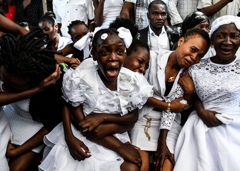 Miracles, the destruction of myths and the death of crops on the images of famous photographers