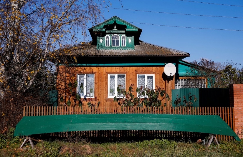 Monuments of Russian architecture: disruption, satellite dishes and plastic Windows