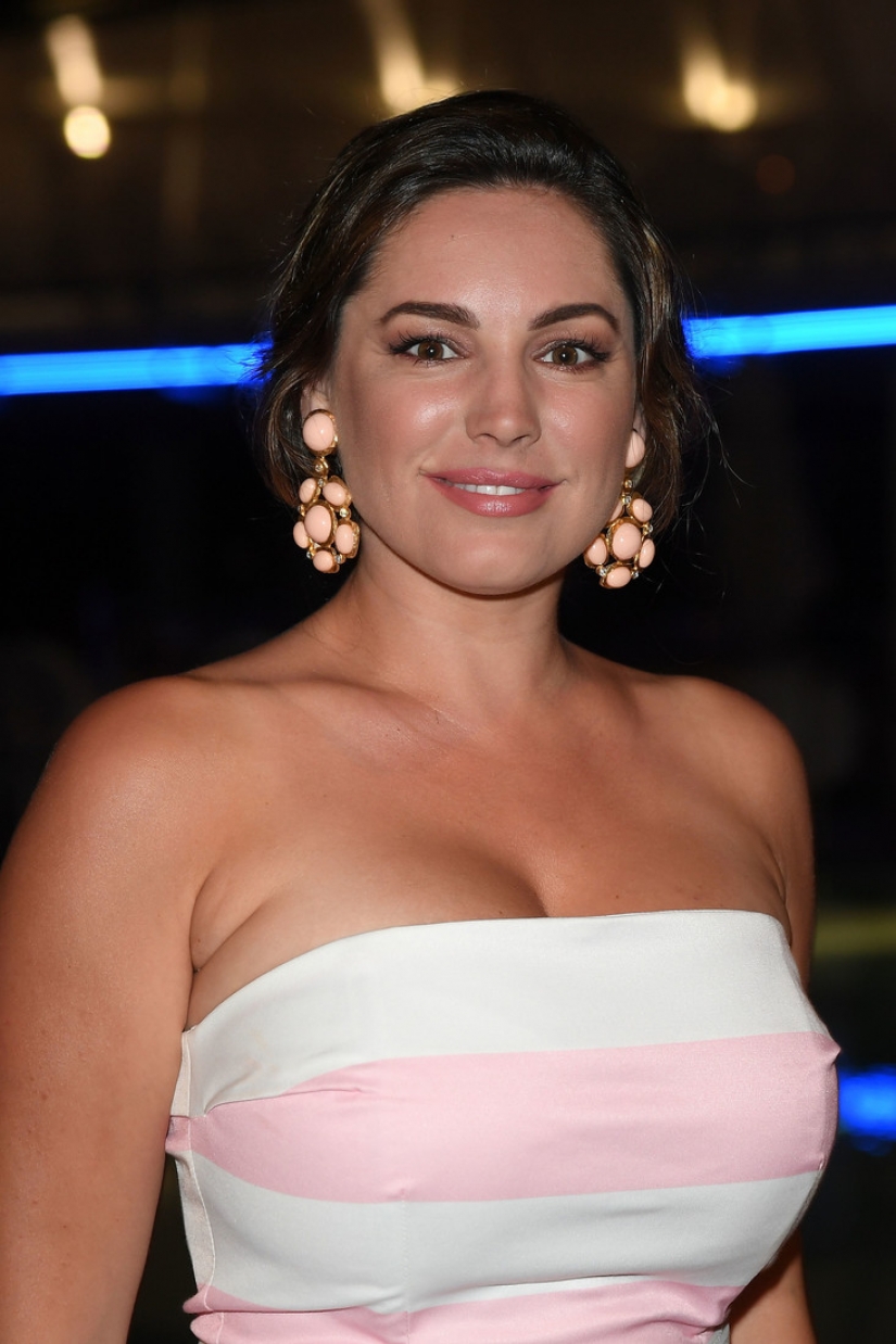 More and more: how to change the female breast over the last 50 years More and more: how to change the female breast over the last 50 years