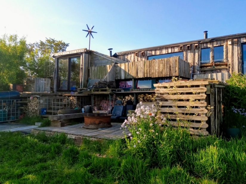 Más allá de la civilización: la familia de los Británicos que viven totalmente Autónoma vida en la granja