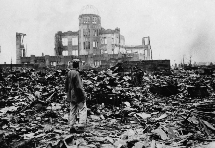 Más brillante que mil soles: 20 terrible tiros en la memoria de la explosión nuclear en Hiroshima Más brillante que mil soles: 20 terrible tiros en la memoria de la explosión nuclear en Hiroshima