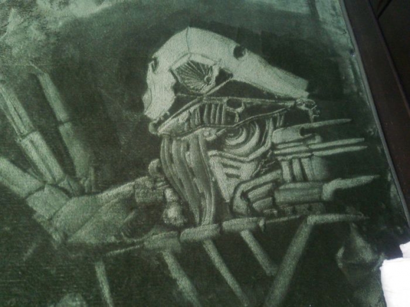 Mujer japonesa interesado en vacío de la misma manera, y ella se basa en las alfombras de la imagen