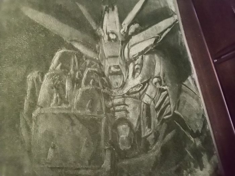 Mujer japonesa interesado en vacío de la misma manera, y ella se basa en las alfombras de la imagen