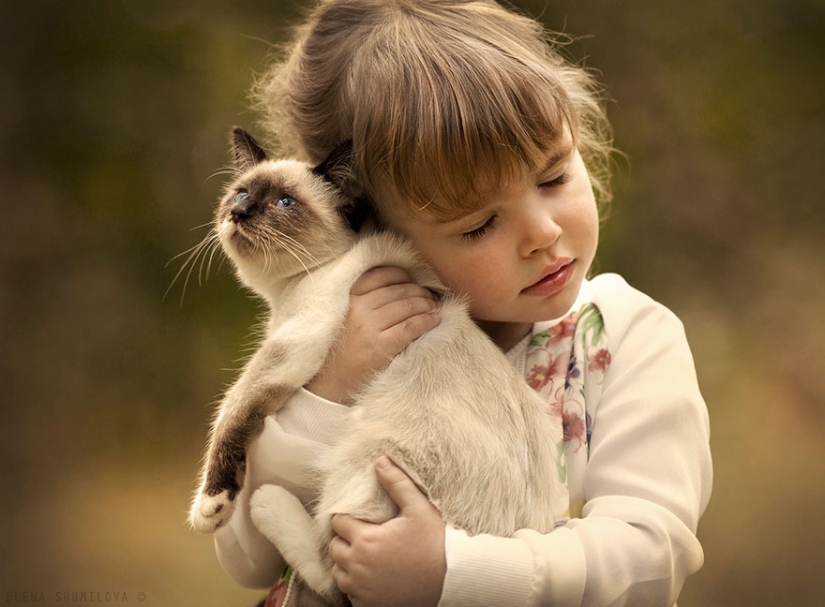 Mujer rusa crea impresionantes fotografías de sus hijos con los animales en el pueblo Mujer rusa crea impresionantes fotografías de sus hijos con los animales en el pueblo