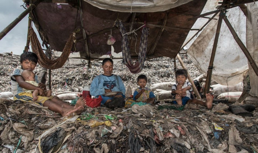 "Nasty world": as 3000 families with children live on a huge dump "Nasty world": as 3000 families with children live on a huge dump