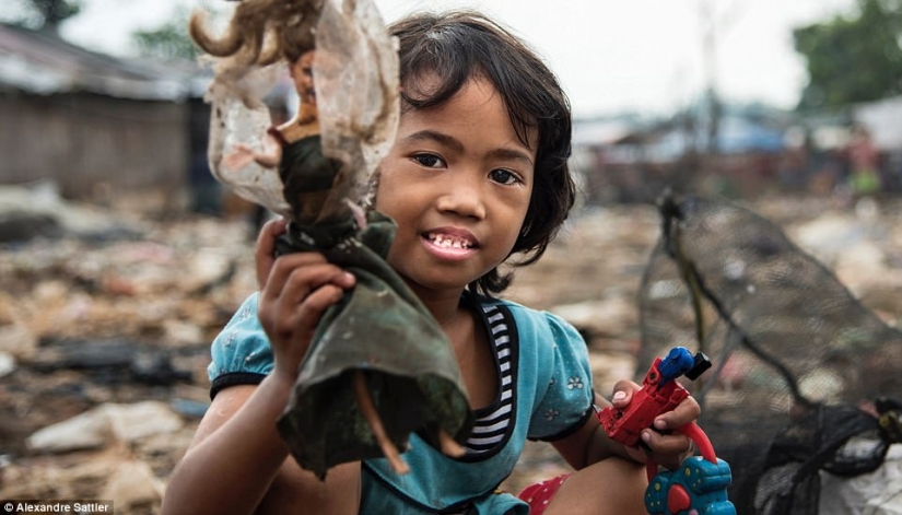 "Nasty world": as 3000 families with children live on a huge dump "Nasty world": as 3000 families with children live on a huge dump