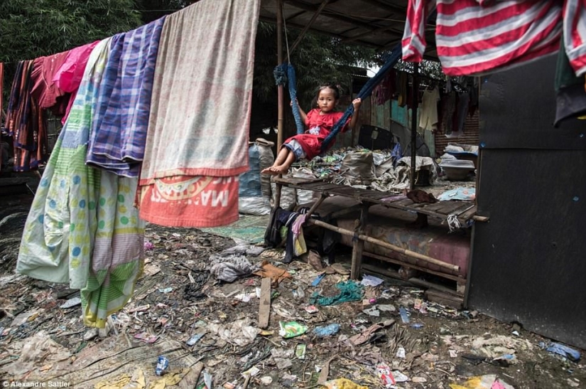 "Nasty world": as 3000 families with children live on a huge dump "Nasty world": as 3000 families with children live on a huge dump