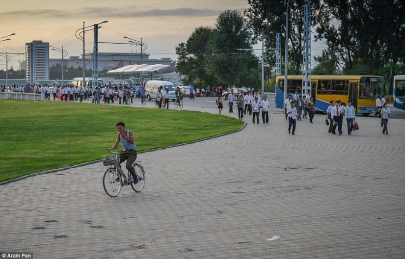 Not the depressed North Korea: playing on the beach girls, trendy shops and restaurants