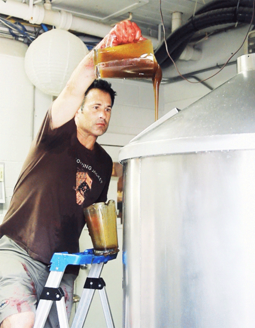 Oh, lo que es un milagro — la fresa de la cerveza! Oh, lo que es un milagro — la fresa de la cerveza!